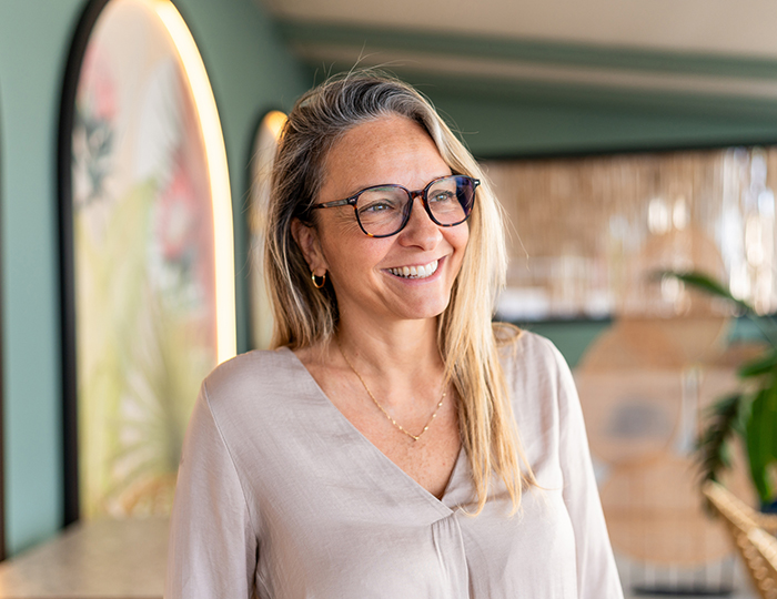 thyroid medication image with smiling woman wearing glasses